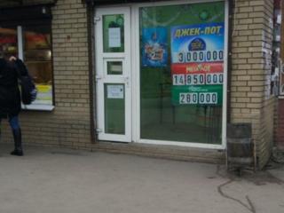 Магазин 8 кв. м. в проходном месте Гагарина Автовозал Левада