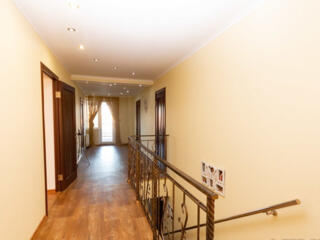 Продается отличный современный, просторный дом с ремонтом.