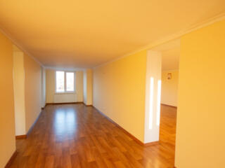 Продается отличный современный, просторный дом с ремонтом.