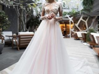 Продам очень красивое и нежное свадебное платье.