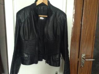 Продаются б/у 2 красивые кожаные женские куртки по 100 дол.