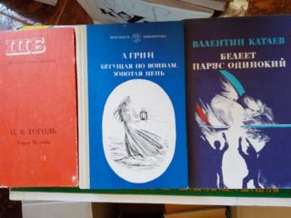 Продам художественную литературу, учебники, недорого