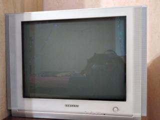 Телевизор SAMSUNG с пультом, диагональ 64 см.