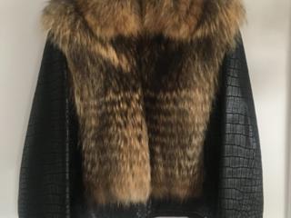 Продам куртку меховую (волк) Франция