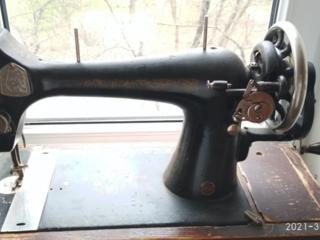 Старая рабочая швейная машина Подольская