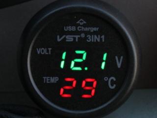 Вольтметр, термометр и зарядное usb 3 в 1