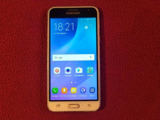 Samsung Galaxy J3. 2 SIM-карты.
