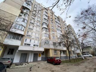 Se oferă spre vânzare apartament spațios în sectorul Botanica. ...