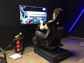 Подвижная платформа для симрейсинга