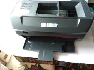 Продам струйный принтер на запчасти