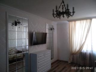Продается 2-комнатная квартира на Кировском.