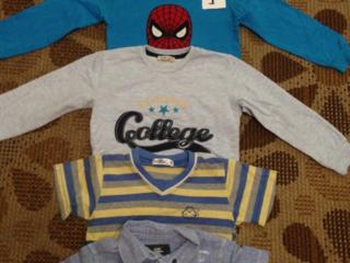 Одежда и обувь фирменные д/мальчика, девоч. б/у на 0-3-5 лет Чепчики