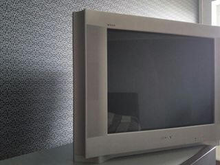 Продаю телевизор Sony Trinitron с диагональю экрана 72 см, 499 руб.