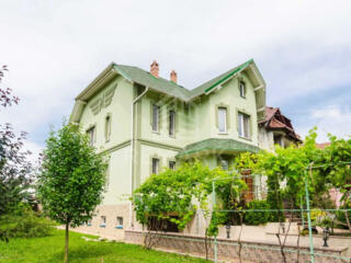 Spre vânzare casă amplasată pe str. V. Roșca. Casa este amplasată în .