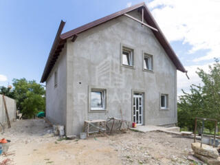 Se vinde casă, com Tohatin, 150 mp, 6 ari. Casa este compartimentată .