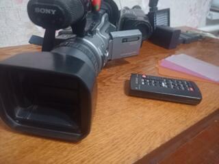 Продам цифровую видео камеру Sony DCR-VX2100E.