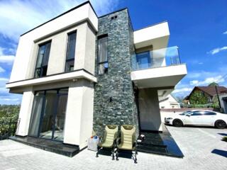 Spre vânzare casă în stil High-Tech amplasată în sectorul Buiucani.  .