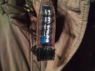 Куртки 250,350р. Костюмы коричневого, синего, серого цвета по 200р