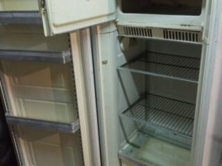 Холодильник ЗИЛ. Высота 140см. Цена 800р