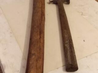 Сапожный старинный инструмент (лапы (2 шт) и молоток)(все по 30 руб)