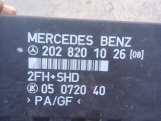 Mercedes W124 Блок комфорта 202 820 10 26 (08)