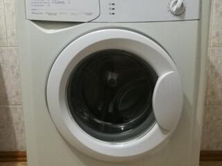 Продам стиральную машину Indesit 4,5 кг