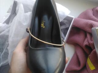 Продаются туфли-лодочки 38 размер.