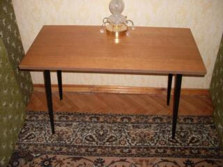 Продаю журнальные столики по 400лей. зеркало 0.6х1м 200лей. зеркало