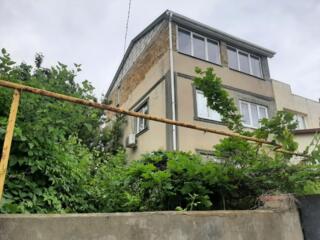Продается трехэтажный дом на улице Волнистая в районе 411 Батареи. ...