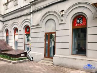 Сдаются кабинеты и залы в трехэтажном здании по улице Жуковского. В ..