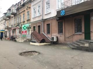 Фасадная квартира на пересечении улиц Дворянской и Садовой.  ...