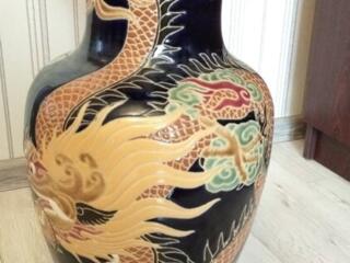 Ваза китайская напольная; ваза хрустальная.