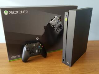 Xbox one X с коробкой + 1/2 геймпада