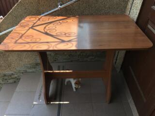 Кухонный стол + 2 табуретки; Столы, журнальный столик.