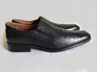 Туфли кожаные 44 размера черного цвета