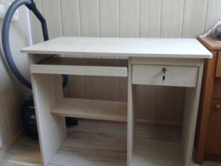 Продается письменный стол