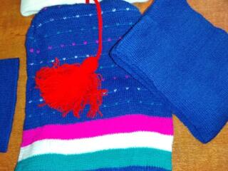 Спортивные шапочки с шарфиками разные размеры, разные цвета полосок