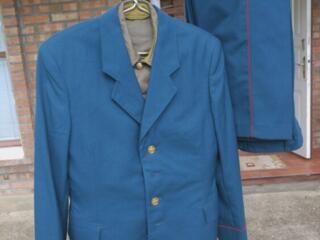 Рабочая одежда (комбинезоны, рабочие костюмы - 100 рублей).