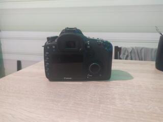 Продается Фотоаппарат Canon 7D.