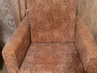Кресло со съемными подушками, 300 р.