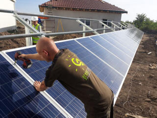 NOU! Fă parte din echipa noastră în Germania. Instalăm panouri solare.