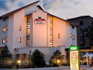 Отелю-ресторану "Старые Бендеры" требуется повар, помощник повара.