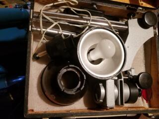 Ретро пылесос. Швейная машинка. Вязальная машина. Фотоувеличитель.