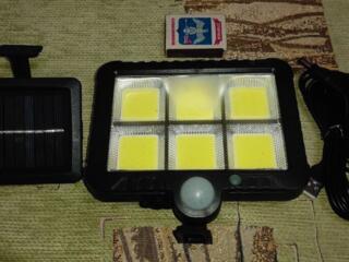 Светодиодный светильник-прожектор, аккумуляторный.