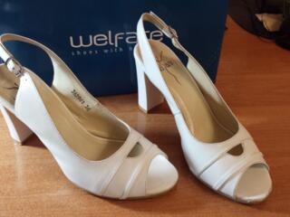 Продам полусапожки б/у, туфли, босоножки белые б/у, размер 36,см. фото