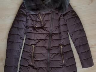 Продам женский пуховик с натуральным мехом р. 42 (S), плащ