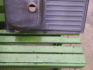 Стальная мойка б. у. Для гаража, дачи, огорода, двора. Цвет красный.