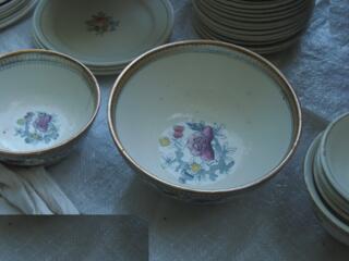 Продается фаянсовая посуда, вилки. стеклобанка 3 л.