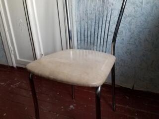 Продам металлический стул б/у с обивкой из натуральной кожи