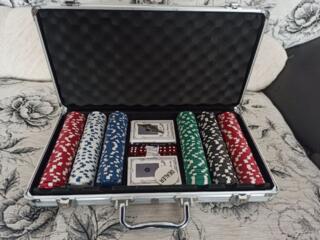 Продаю большой покерный набор на 300 фишек 11,5 г